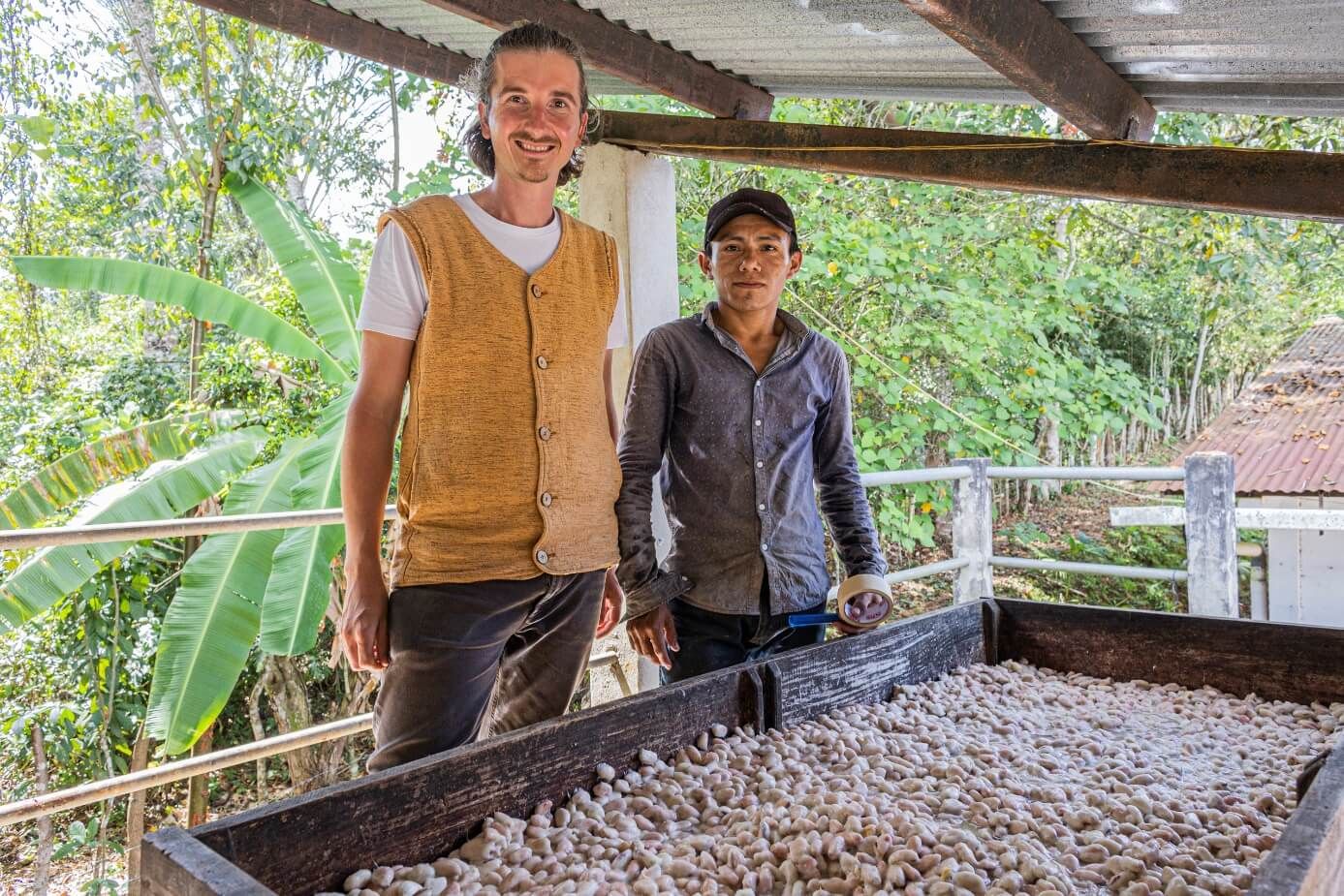 Karl mit Kakao-Farmer